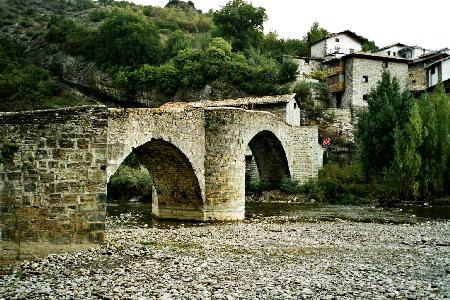 Die kleine Steinbrücke in Burgui
